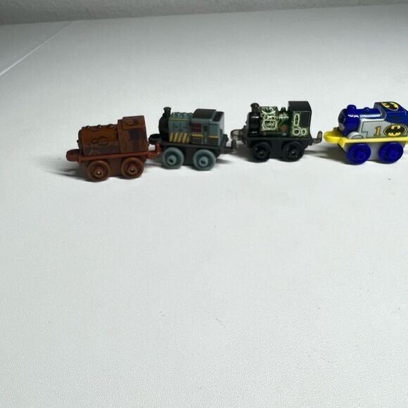 Thomas the Train DC Super Friends Character (4 Pack) - Picture 7 of 8